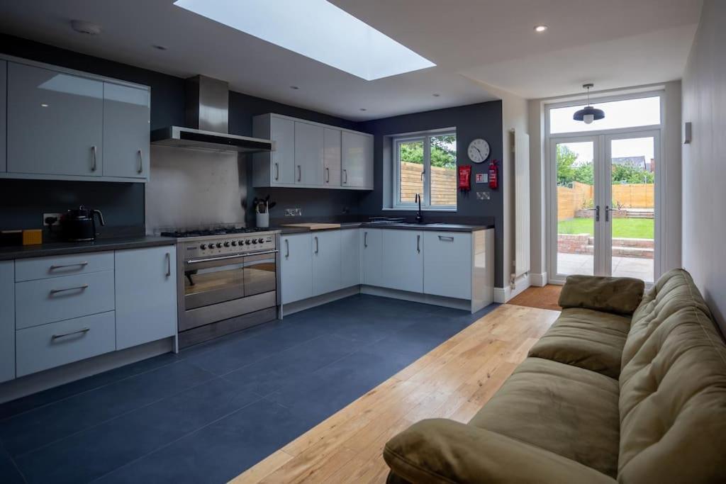Hereford - Clifton Villa - Beautifully Presented House Located A Short Walk From City Centre - Sleeps 6 Guests - Perfect For Exploring Hereford - Hosted By Rentmyhouse Zewnętrze zdjęcie