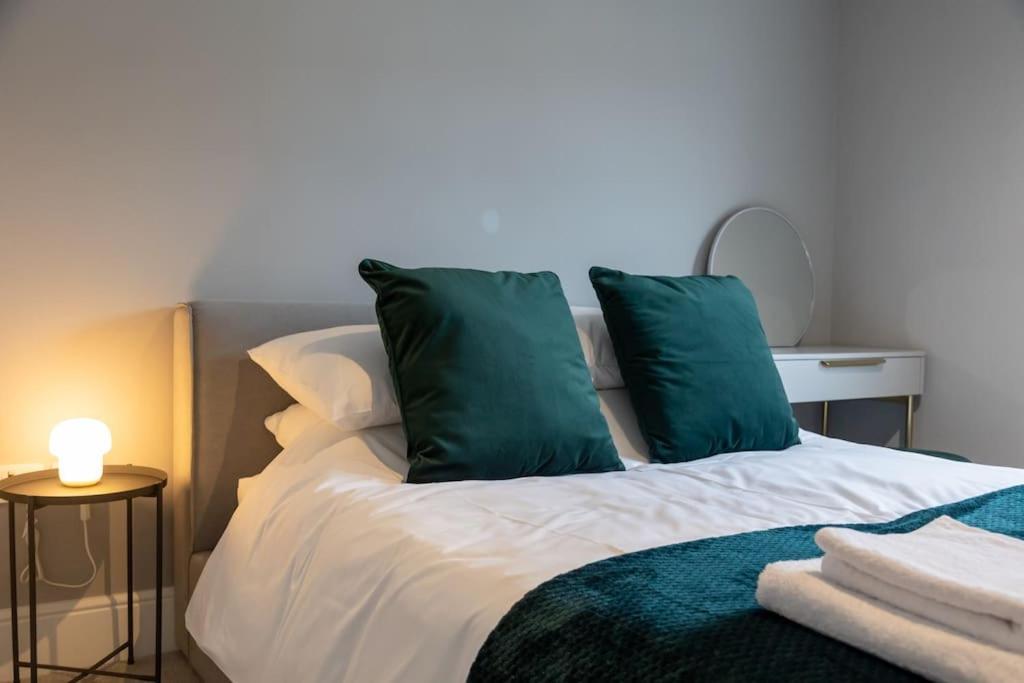 Hereford - Clifton Villa - Beautifully Presented House Located A Short Walk From City Centre - Sleeps 6 Guests - Perfect For Exploring Hereford - Hosted By Rentmyhouse Zewnętrze zdjęcie